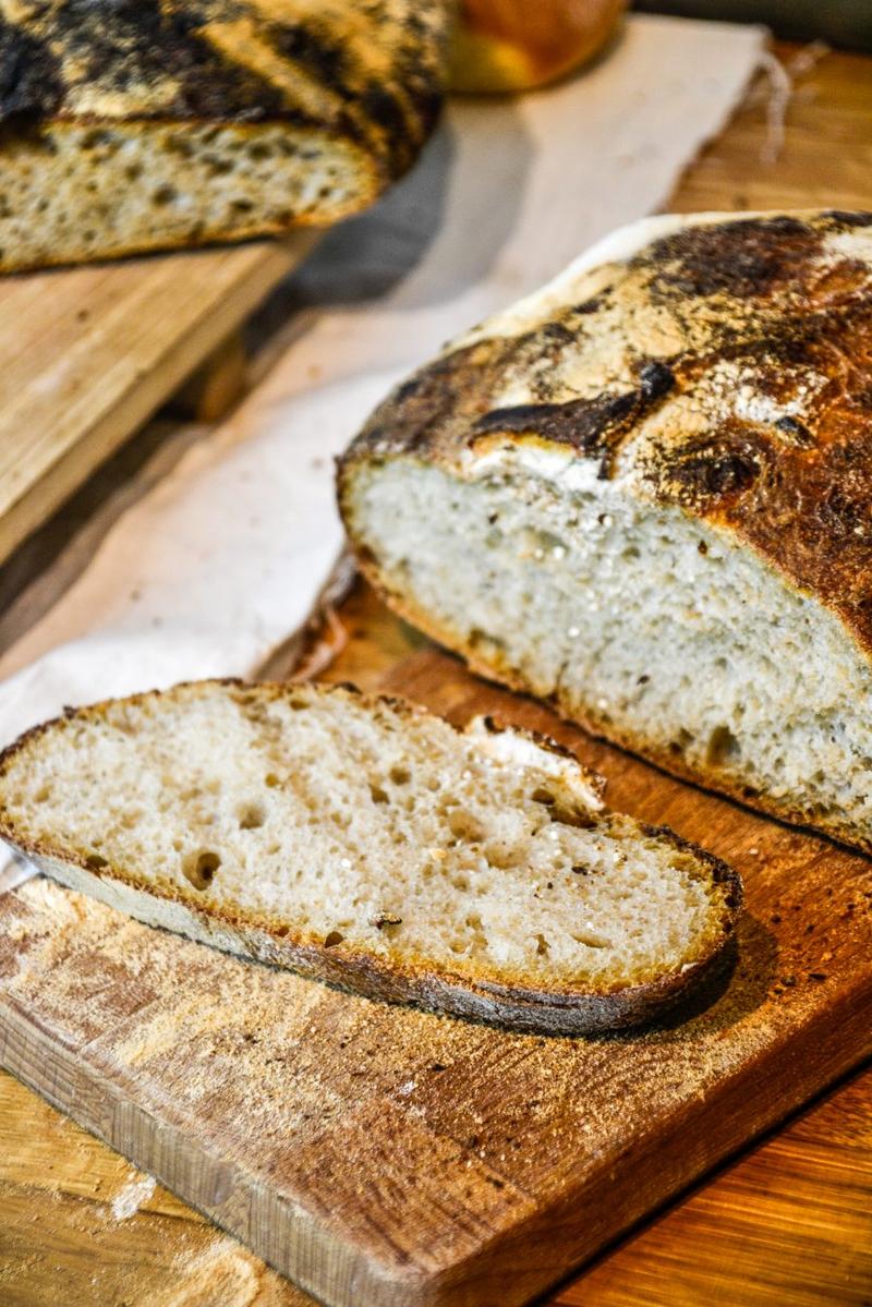 Porównanie: chleb zakwasowy vs drożdżowy
