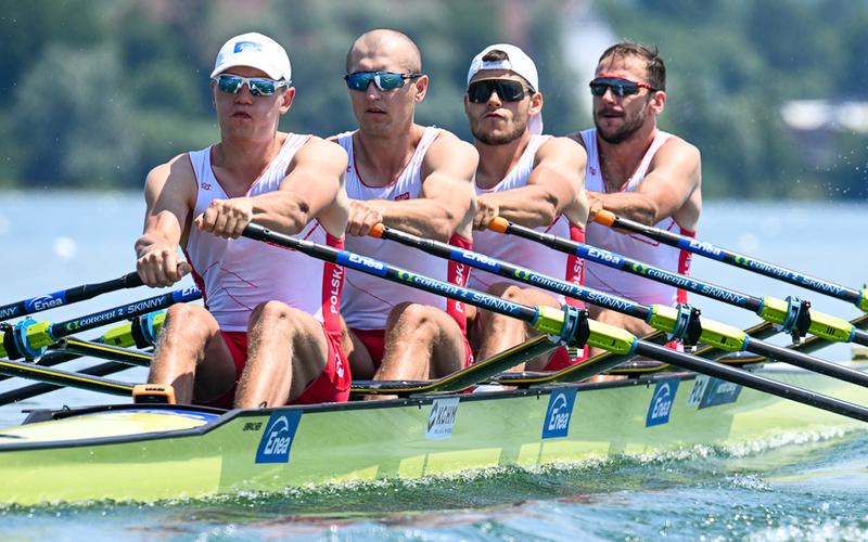 Trening wioślarski na ergometrze