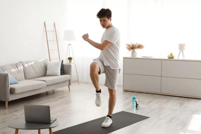 Czy bieganie w miejscu naprawdę przynosi korzyści? Odpowiedź może zaskoczyć!