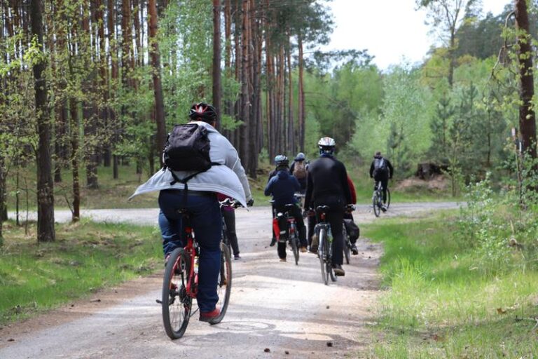 Ile kalorii można spalić, pokonując 50 km na rowerze? Zobacz, jakie to ważne!