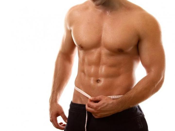 Skuteczne sposoby na rzeźbę – jak ćwiczyć w domu bez sprzętu