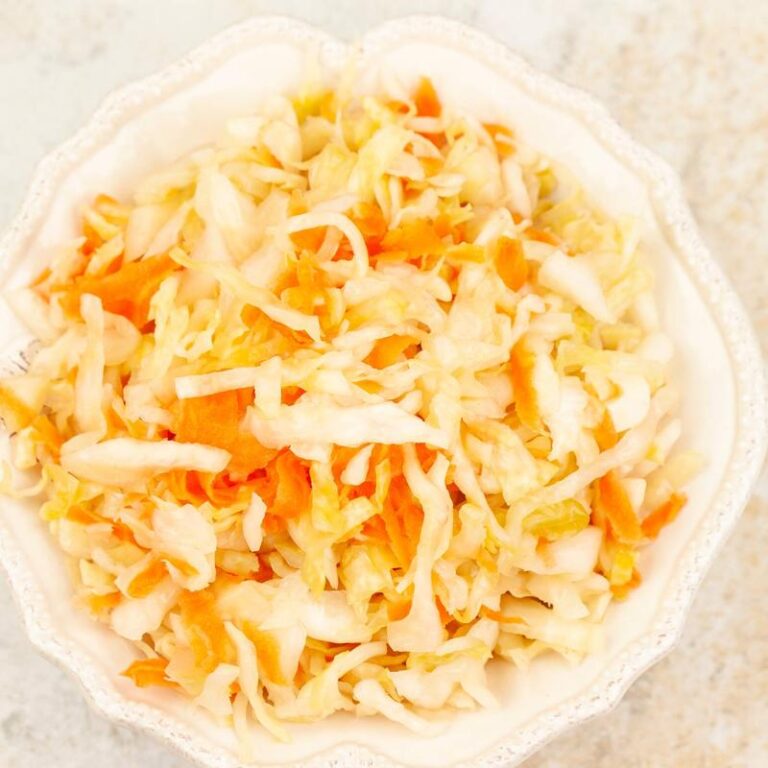 Czy gotowana kapusta kiszona jest kaloryczna? Odkrywamy prawdę o tuczących właściwościach!