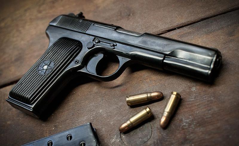 Porównanie kosztów pozwolenia na broń