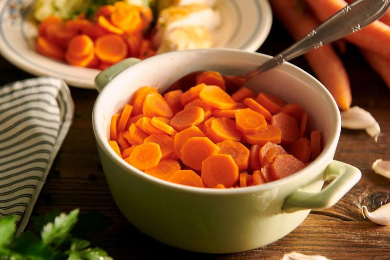 Czy gotowana na parze marchew rzeczywiście tuczy? Sprawdź międdzy faktami a mitami!