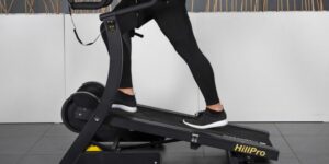 Ile kalorii można spalić podczas indoor walking? Sprawdź, jak efektywnie trenować w domu!