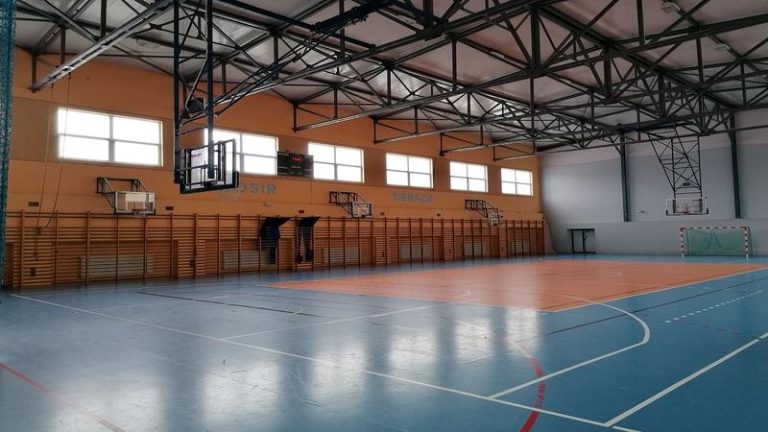 Jak obliczyć, ile osób zmieści się na hali sportowej?