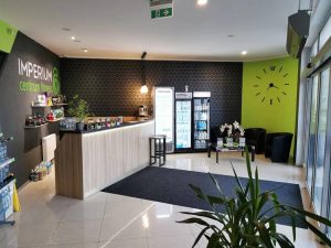 Jakie są zadania recepcjonistki w klubie fitness? Odkryj prace za kulisami!