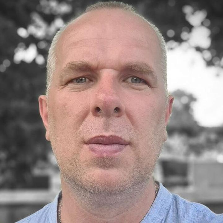 Kim jest trener Paweł i co go wyróżnia w świecie sportu?