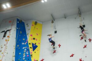 Sekrety biegów po ścianie: jak osiągnąć zjawiskową sprawność i technikę