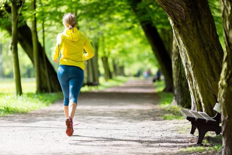Stylowe i praktyczne porady: jak się ubrać na bieganie wiosną