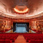 O co biega w teatrze Capitol? Fascynujący spektakl, który musisz zobaczyć!